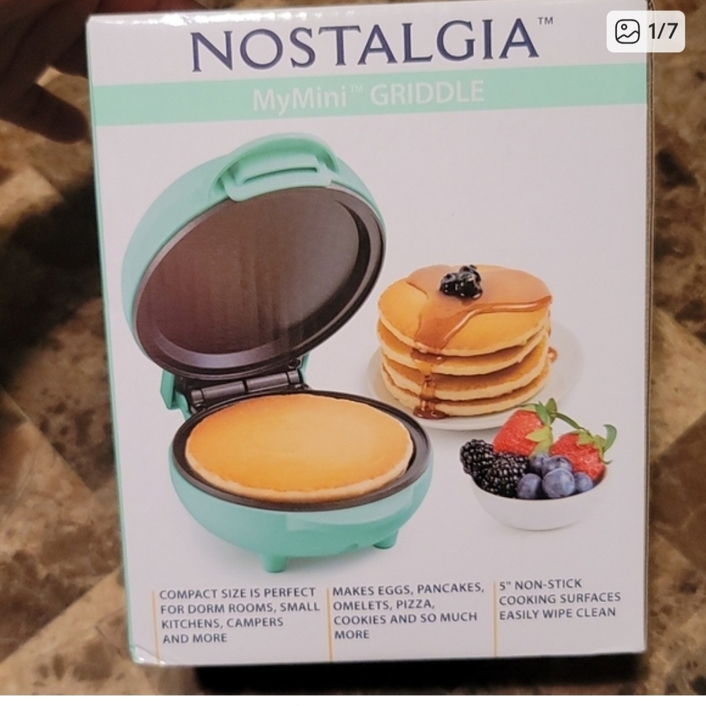 Nostalgia MyMini Griddle in Aqua